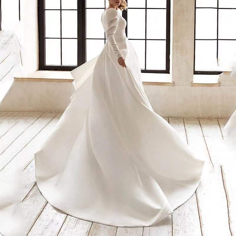 White Dress Satin Surface Was Thin And High French Temperament