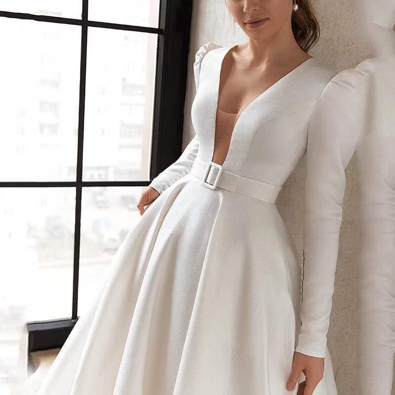 White Dress Satin Surface Was Thin And High French Temperament