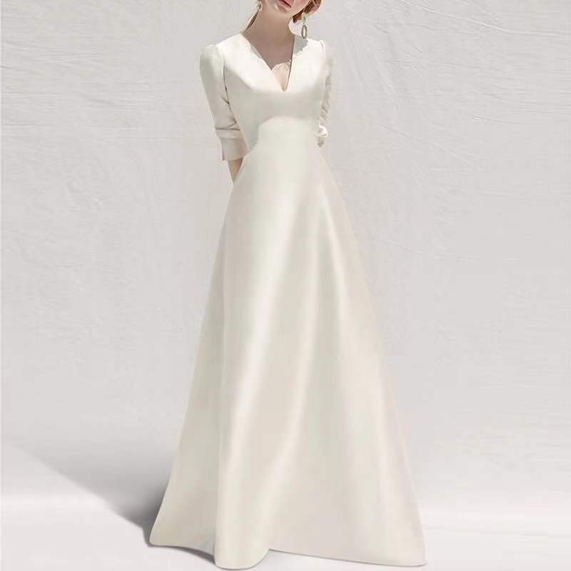 White Dress Satin Surface Was Thin And High French Temperament