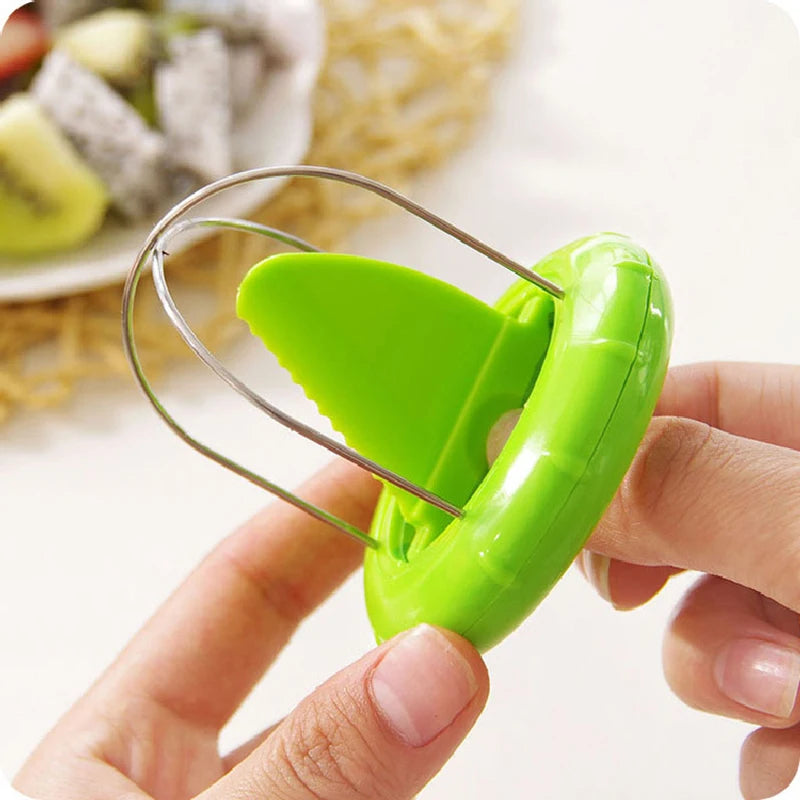 Detachable Kiwi Cutter Tool